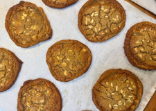 Cookies med hvid chokolade - månedens tørkage